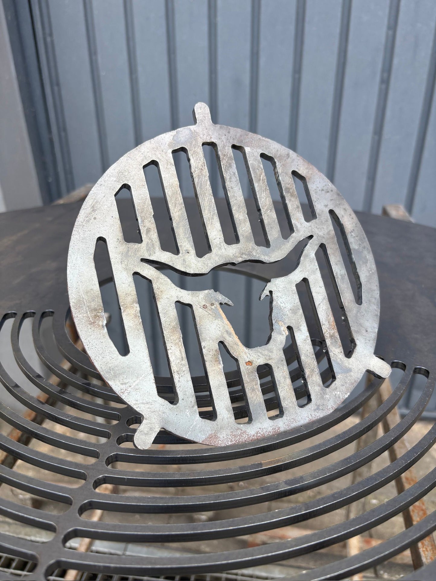 FlammNeu Tonnengrill – Handgefertigter Plancha Grill | Robust, nachhaltig & vielseitig